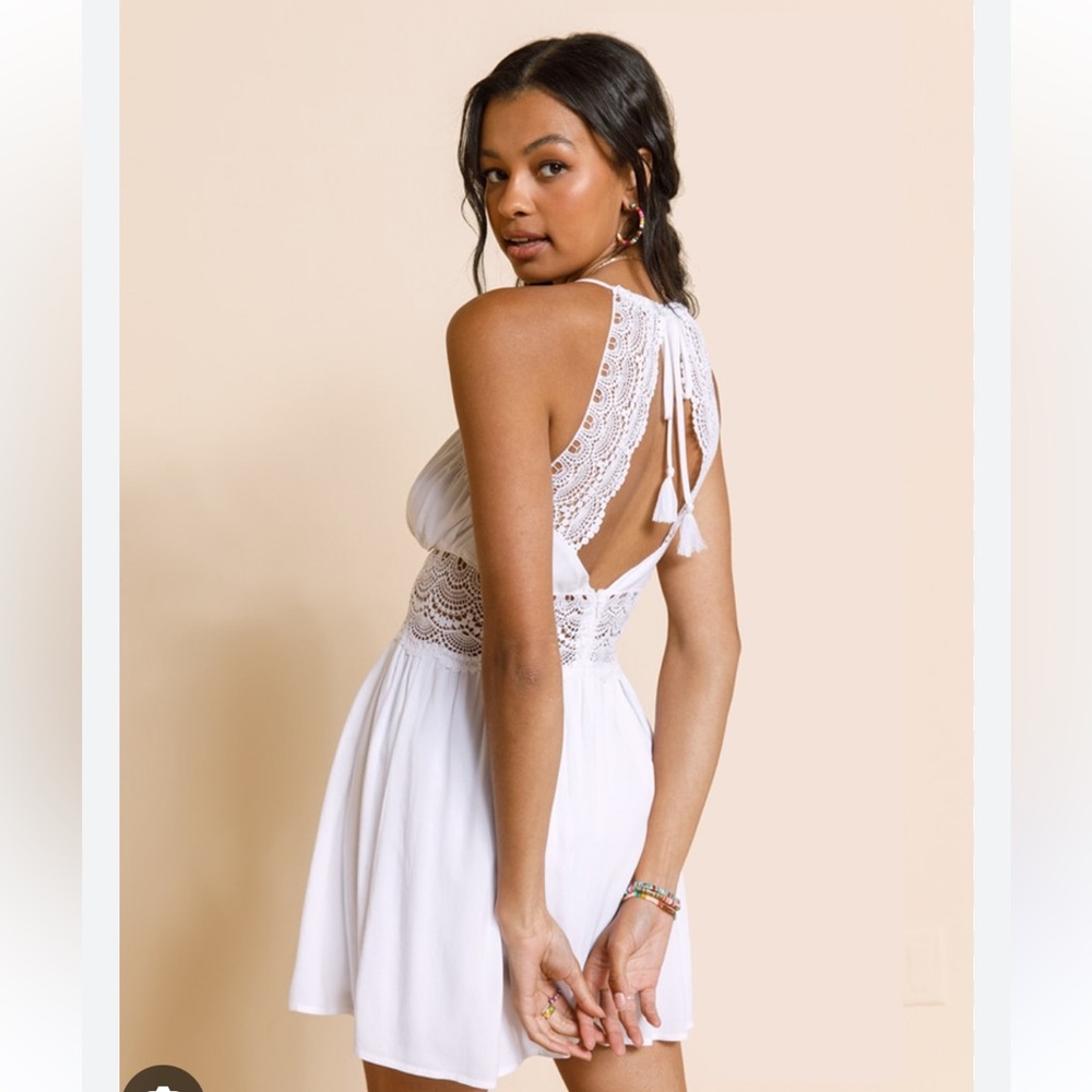 NWT white lace crochet open back romper Francesca’s small